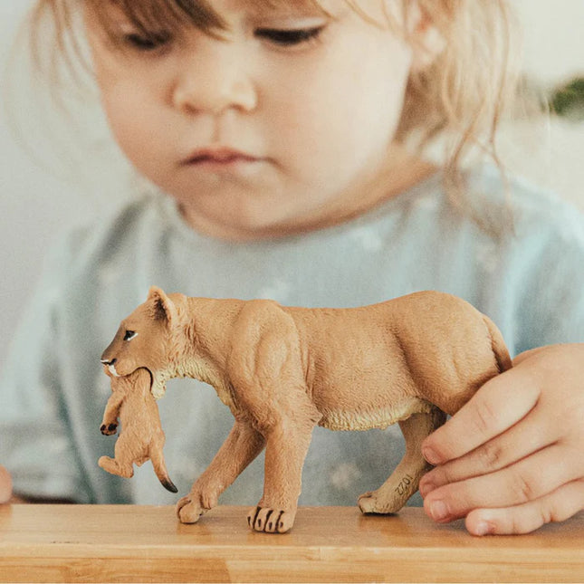 WSW Lioness with Cub